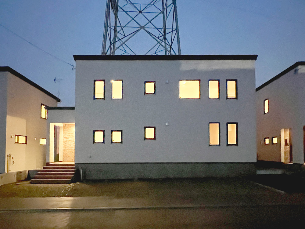 札幌 新発寒のモデルハウス ラ・ロシェル 夜の外観