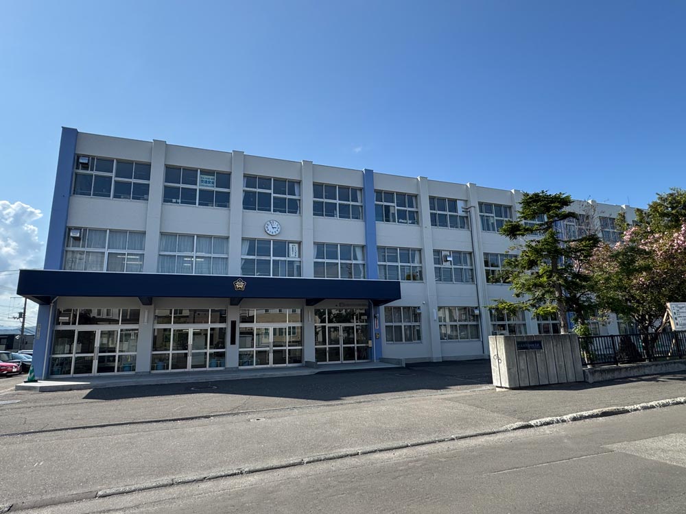 西岡中学校