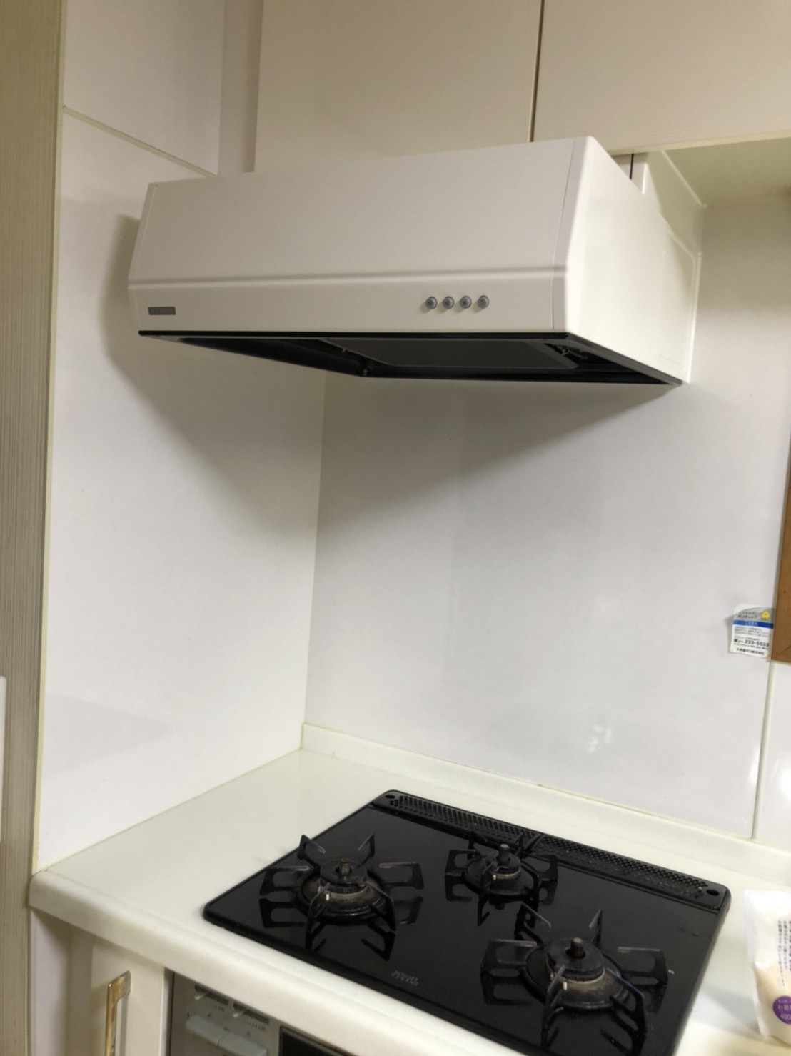 今回はレンジフードを交換しました