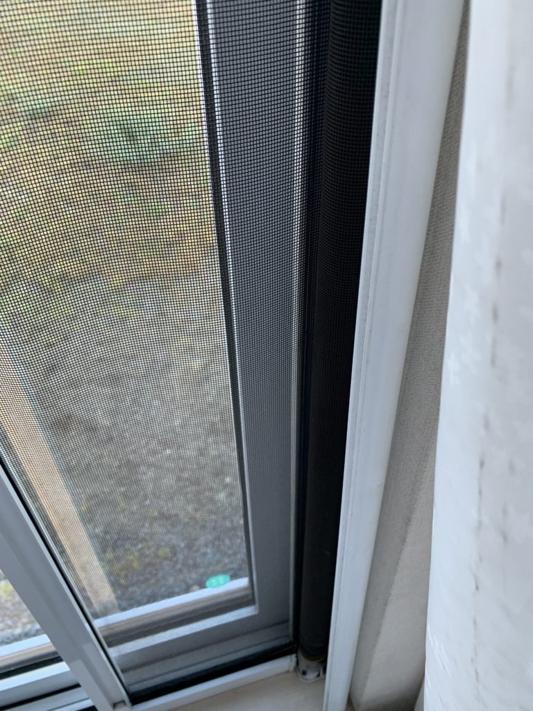 家の網戸が壊れた