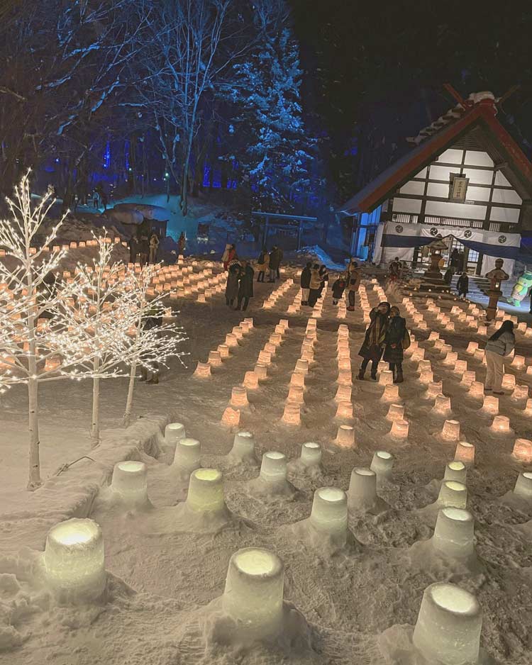 定山渓 冬の風物詩「雪灯路」